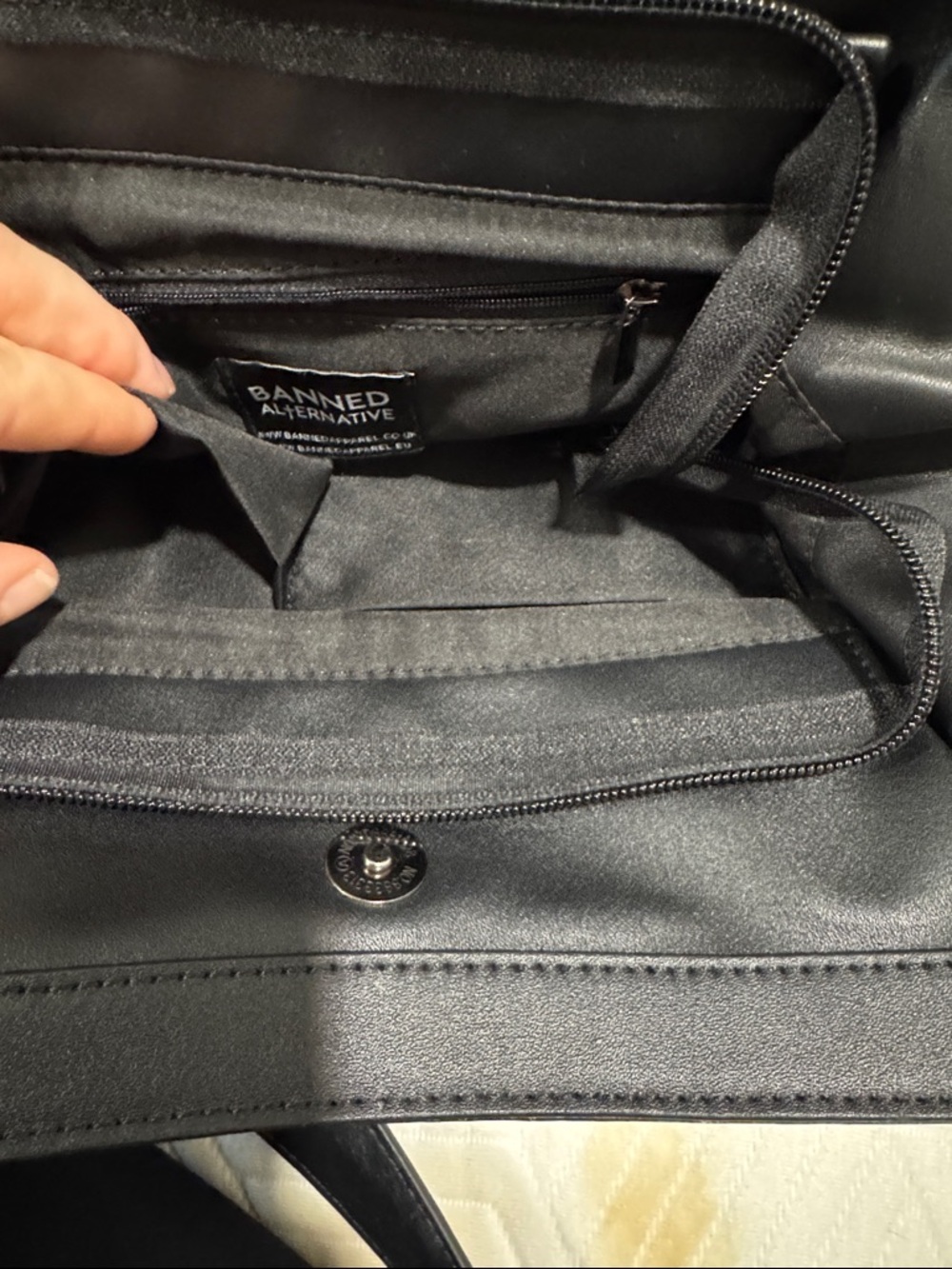 Black Bow Accent Skull Stud Tote Bag banned alternative - Picture 6 of 6